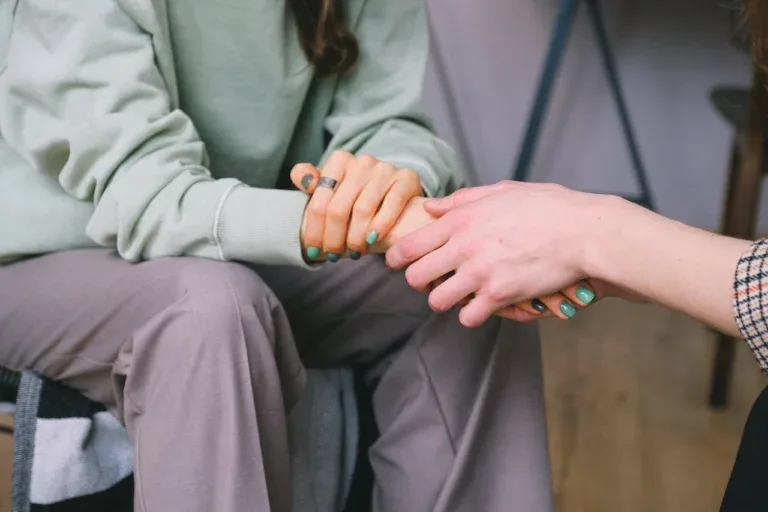 a girl seeks advice from her therapist during addiction treatment