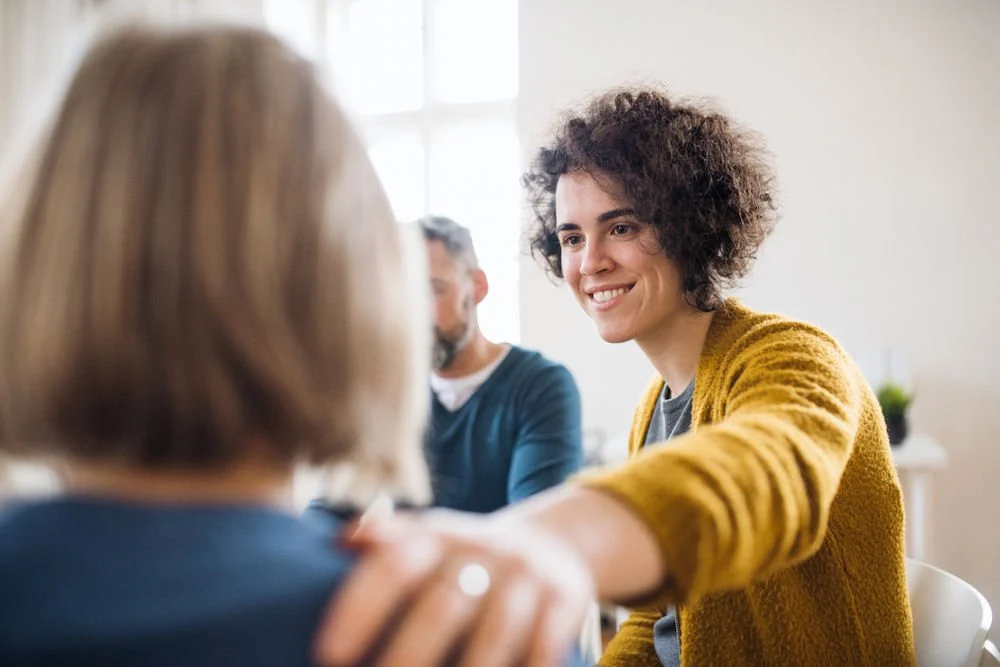 patient consulting a therapist about sober living in Waukesha, Wisconsin